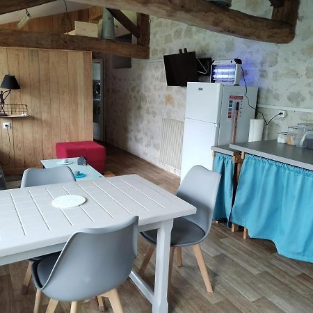 Chambre 2 A 4 Pers Gite Du Gardoir Boresse-et-Martron Esterno foto
