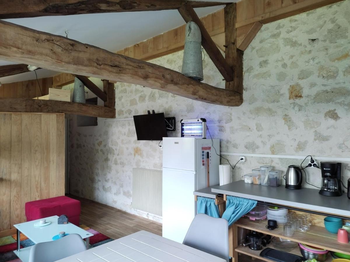 Chambre 2 A 4 Pers Gite Du Gardoir Boresse-et-Martron Esterno foto